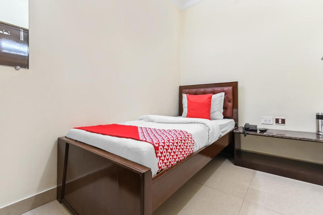 Oyo 49672 Hotel Galaxy Морадабад Екстериор снимка